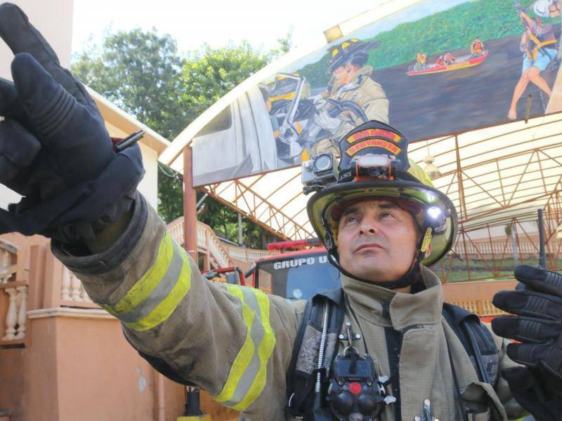 El capitán de bomberos Sergio Jamith Madrid Alberto: una historia marcada por el desamparo, la superación, la fe y la entrega al servicio de los demás.