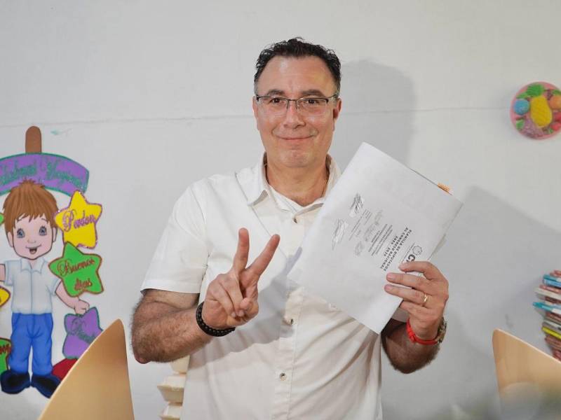 Luis Zelaya reconoce el triunfo de Salvador Nasralla en el Partido Liberal