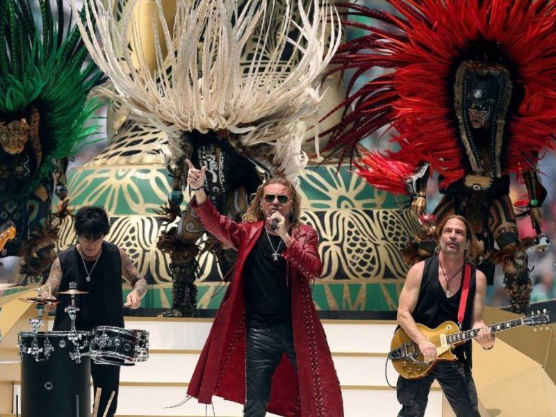 El emblemático recinto capitalino se convierte así en el primer estadio del mundo en albergar tres partidos inaugurales de una Copa del Mundo. Maná y Lila Downs ofrecieron uno de los mejores espectáculos.