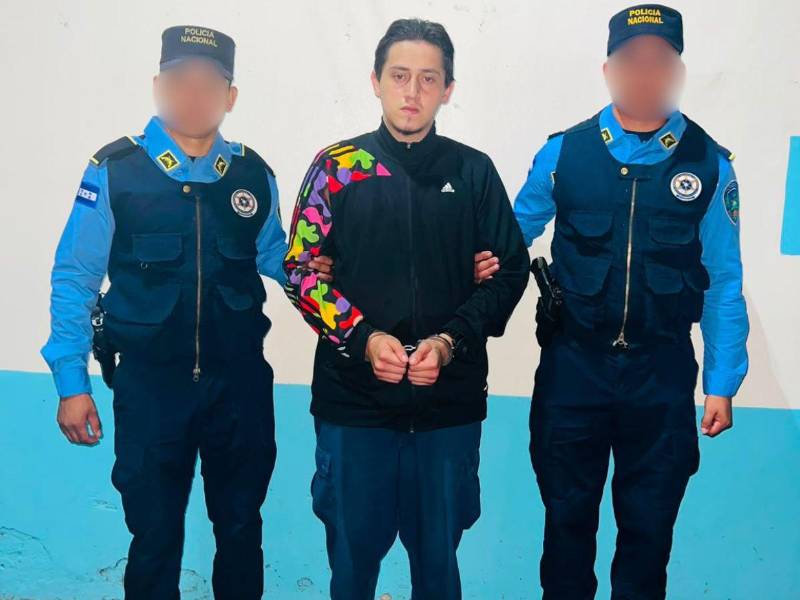 Miguel Ángel Andino Escalante al ser aprehendido por agentes policiales.