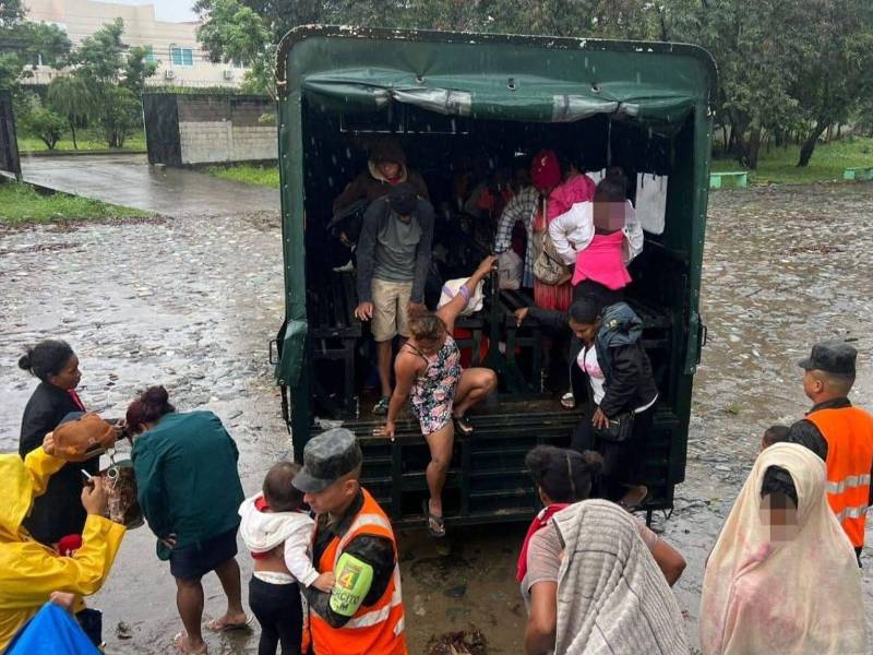 Muchas familias afectadas durante las lluvias fueron trasladas hacia albergues.