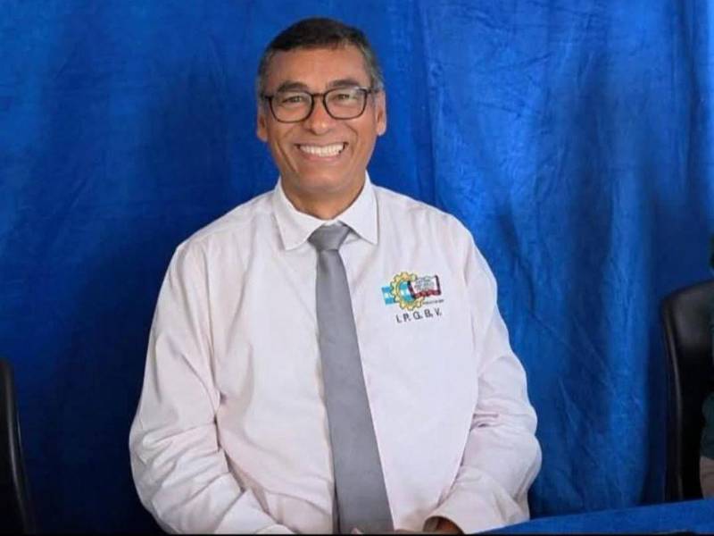 Víctor Fiallos, director y fundador del Instituto Gubernamental Polivalente de San Pedro Sula, fue hallado muerto dentro de la institución.