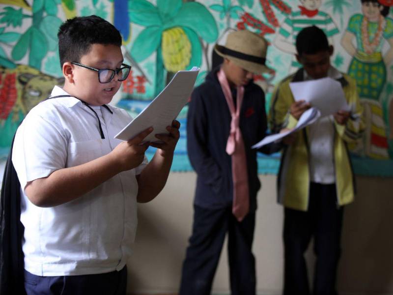 Los escolares dramatizaron a las familias ahorrativas y las que derrochan energía eléctrica.