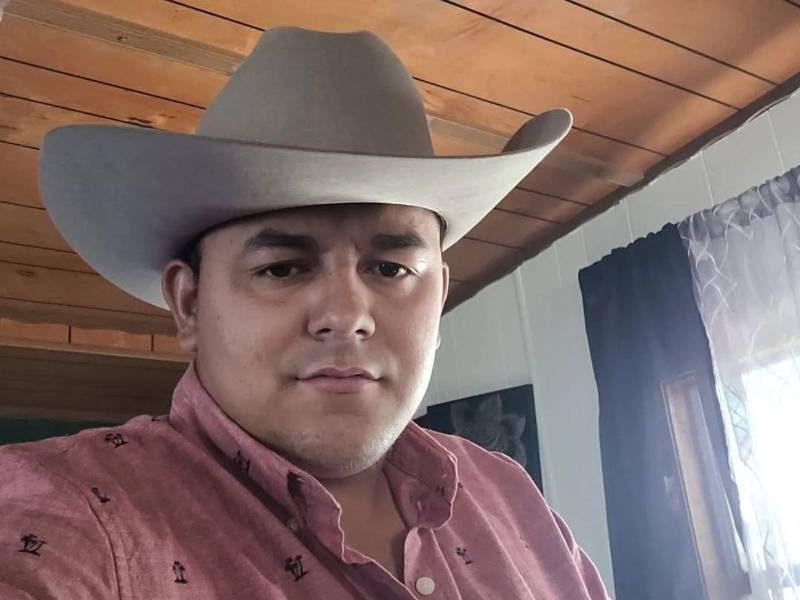 Adonis Aguilar Juárez residía en la ciudad de Lakin del estado de Kansas. Era originario de San Nicolás, Santa Bárbara.