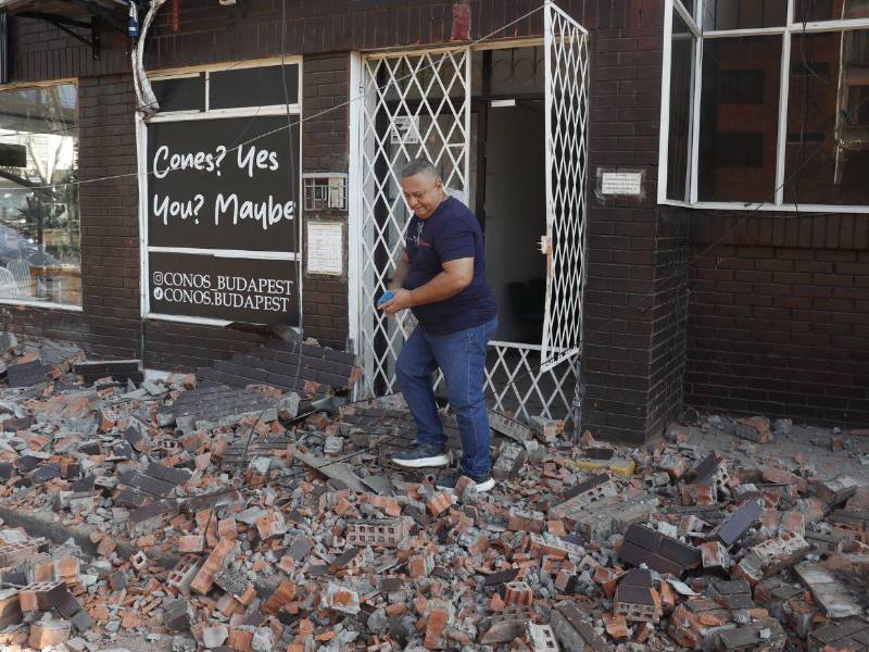 Un sismo de magnitud 7,4 sacudió Colombia y dejó daños materiales en varias ciudades.