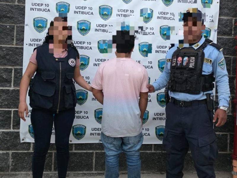 Agentes de la Policía Nacional capturaron al menor infractor después de una denuncia en su contra por cometer agresiones sexuales en contra de una estudiante menor en Intibucá.