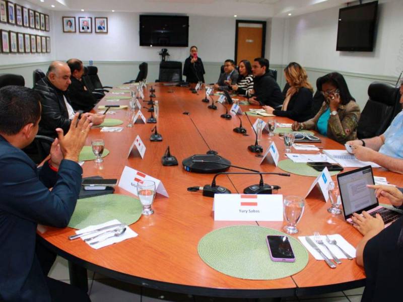 Los diputados nacionalistas y liberales contribuyen con 90 diputados en el Congreso Nacional, por lo que son mayoría. El martes seguían las negociaciones para definir la presidencia.