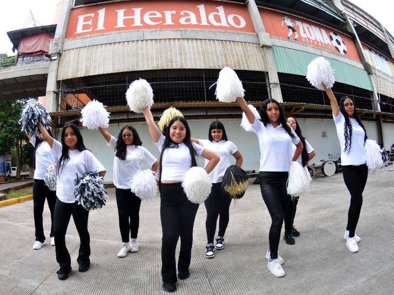 Con sus pompones, pasos coordinados y mucha energía, las estudiantes del Instituto Yave Nissi se preparan para presentar su espectáculo este 15 de septiembre, en el marco de los 205 años de independencia de Honduras.