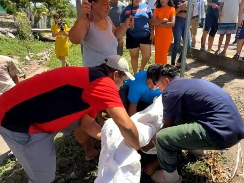 De acuerdo con la información preliminar, ambos se transportaban en una motocicleta cuando fueron embestidos por un taxi que se dirigía desde Tegucigalpa hacia el departamento de Copán.