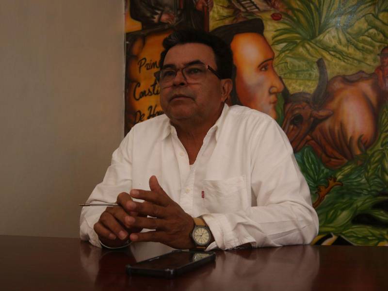 El alcalde de Cedros, Marco Tulio Carrasco, declaró desconocer por completo la existencia de tal donación. Asegura que los trabajos actuales se están financiando únicamente con fondos municipales.