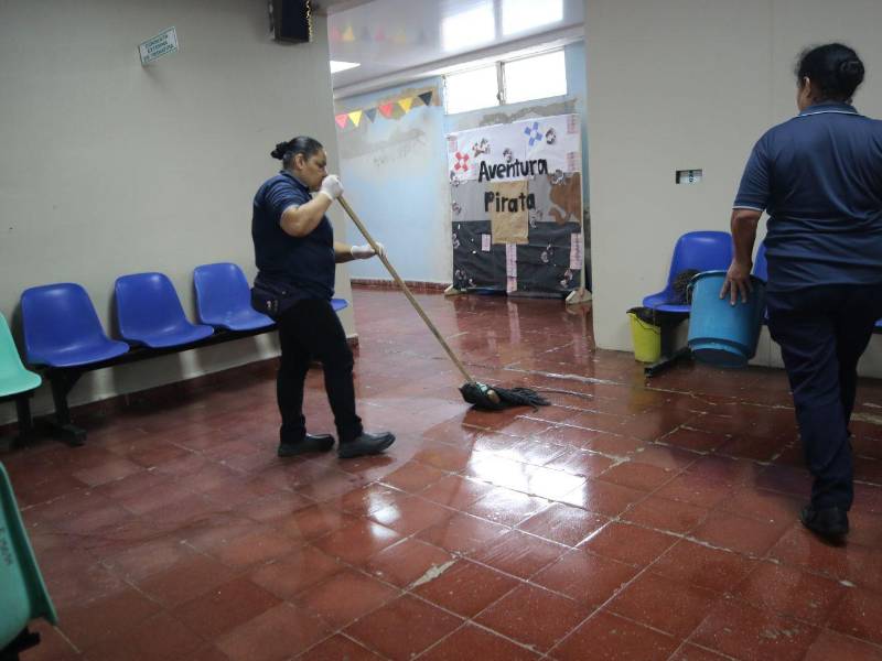 Las lluvias volvieron a inundar salas del hospital San Felipe y áreas del Hospital Escuela por desagües mal hechos y techos dañados que no reciben mantenimiento.