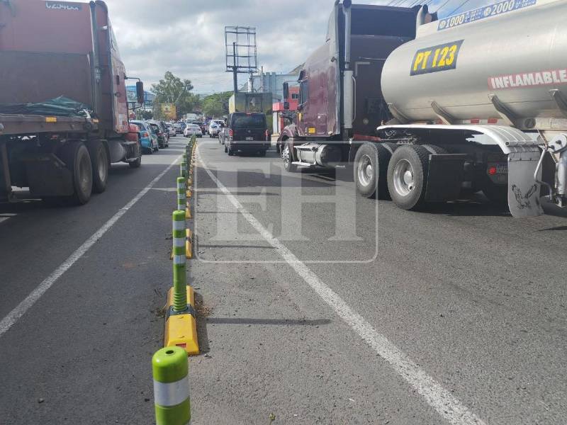 Una colisión leve registrada la mañana de este viernes a la altura de la colonia Satélite generó un fuerte congestionamiento vehicular en la salida al sur de Tegucigalpa, especialmente en las inmediaciones de la rotonda de Loarque.