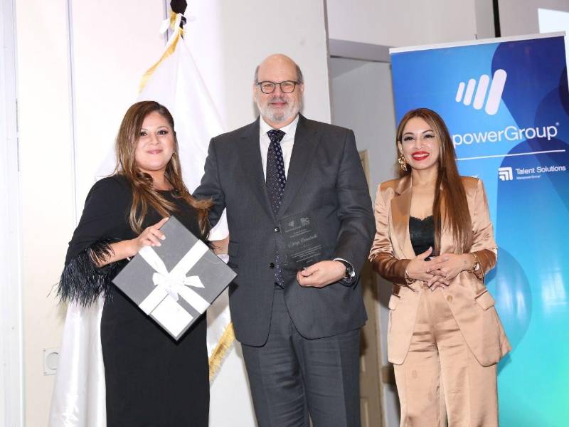 Su trayectoria, forjada al frente de cabeceras periodísticas de alcance regional, le ha valido un lugar de referencia obligada entre quienes estudian el desarrollo del tejido productivo centroamericano, y la presea recibida vino a subrayar una influencia que trasciende generaciones.