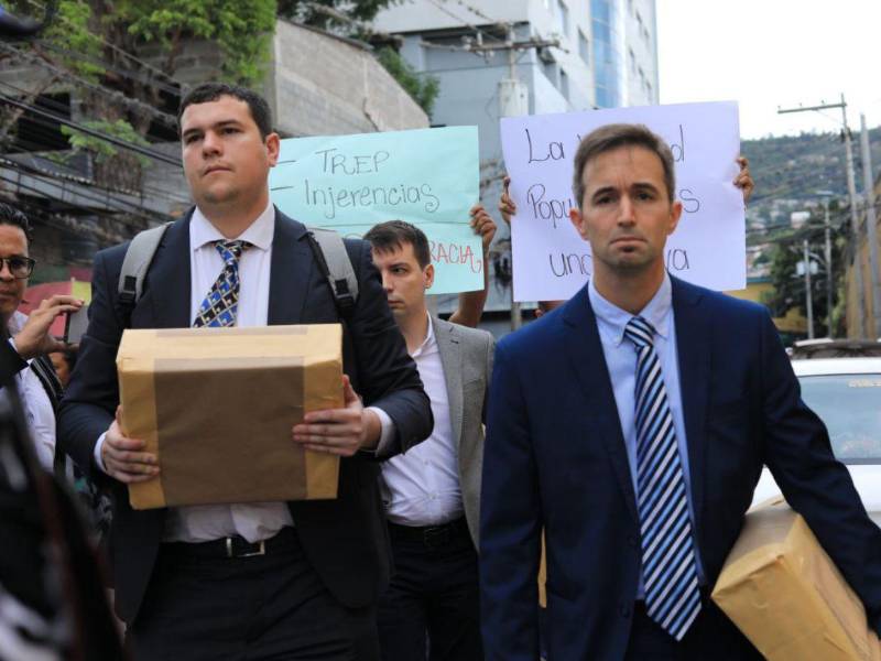 Los representantes de Smartmatic fueron los únicos que miembros de Libre dejaron presentar documentación el 7 de julio pasado.