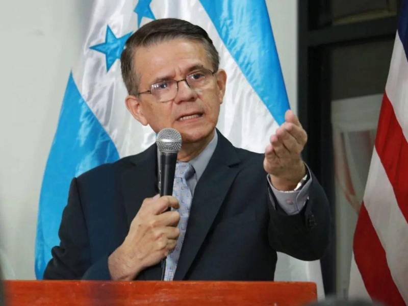 El doctor José Manuel Matheu calificó de farsa y estafa las clínicas operadas por supuestos médicos extranjeros en San Pedro Sula.