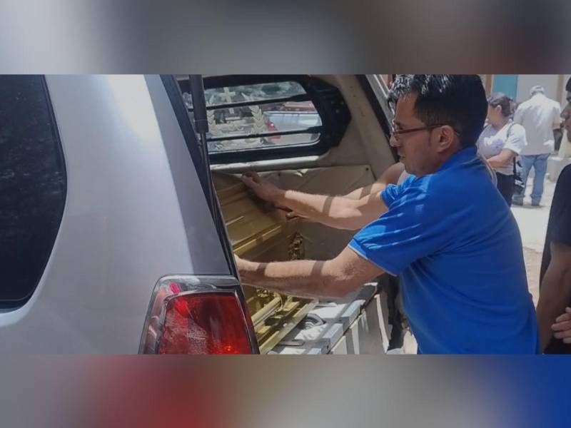 Familiares de la víctima reclamaron sus restos en la morgue.