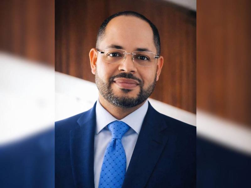 Pablo Emilio Reyes Theodore es un abogado cuya carrera se ha desarrollado principalmente en el ámbito privado.