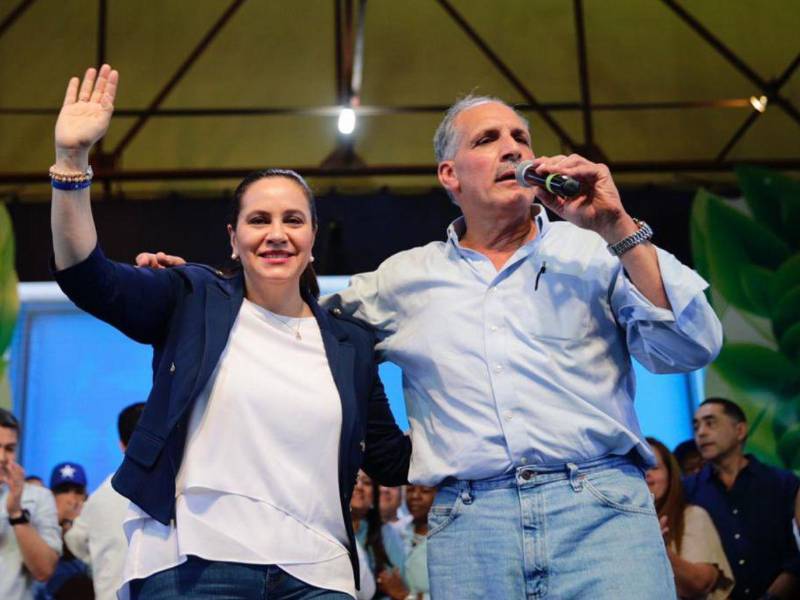 Inicia una nueva etapa para la democracia de Honduras: de unidad, reconstrucción después del desastre de Libre y de esperanza para todos los hondureños, sentenció.