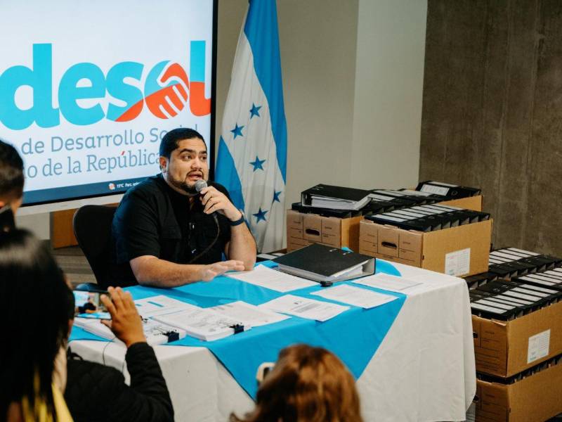 El secretario de Estado en el Despacho de Desarrollo Social, José Carlos Cardona, salió al paso para decir que actuó con honestidad.