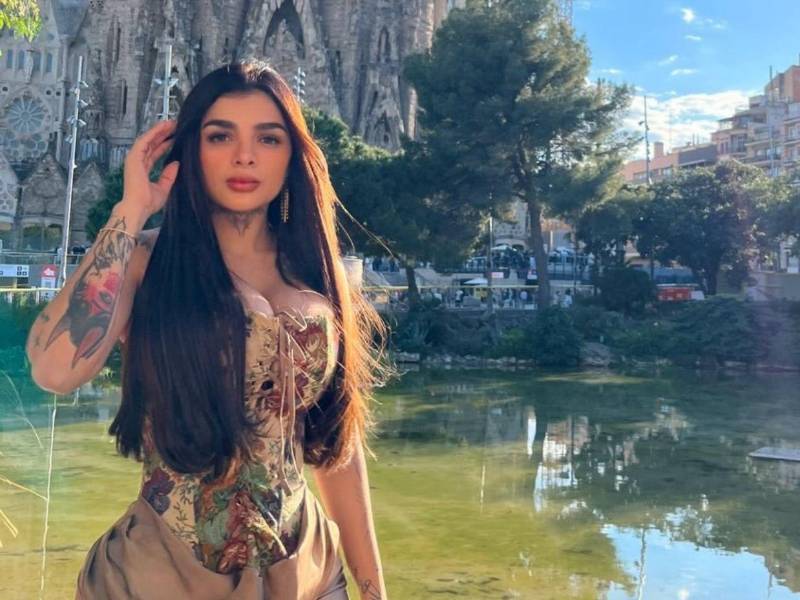 La creadora de contenido Karely Ruiz y su pareja, el productor colombiano Jhon Echeverry, vivieron momentos de terror la madrugada de este miércoles, cuando un grupo de hombres armados y encapuchados entró por la fuerza a su domicilio en el municipio de San Nicolás de los Garza, Nuevo León.
