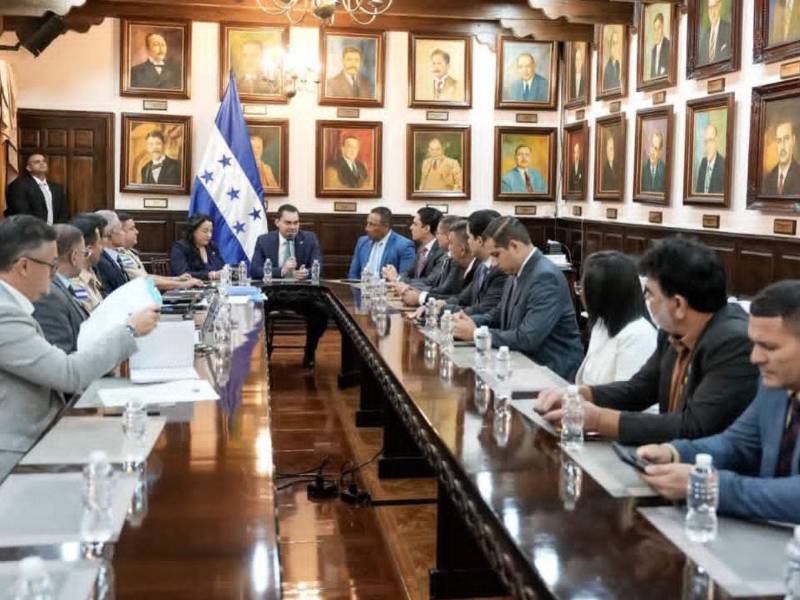 Nombrar como terroristas a tres estructuras criminales permitirá concentrar recursos en el área de seguridad y cambiar la estrategia en la materia.