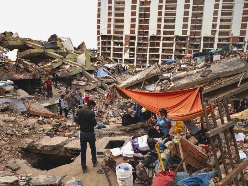 Estadística. Las autoridades anunciaron ayer que hasta la fecha registran lamuerte de 4,734 personas por los terremotos de hace casi tres semanas en Venezuela. Entre tanto, miles de pobladores siguen buscando a sus parientes entre los escombros.