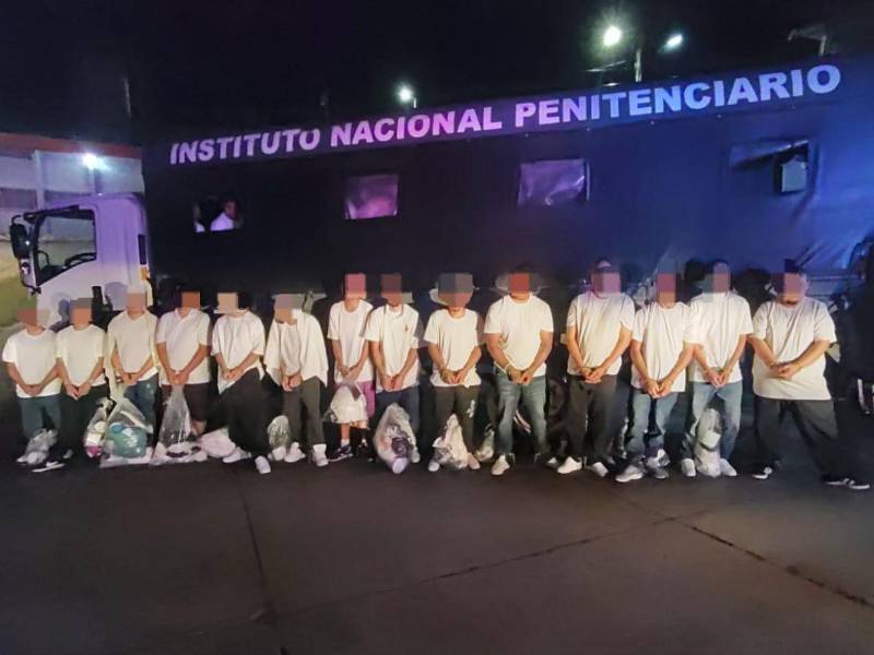 Desde horas muy tempranas de este sábado, fueron trasladados los 40 privados de libertad desde Támara a Ilama y Morocelí, por parte de las autoridades del Instituto Nacional Penitenciario (INP).