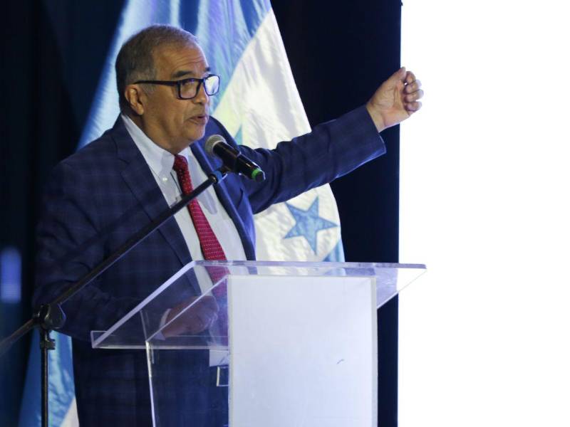 El evento contó con la participación del doctor Roberto Artavia, quien brindó una conferencia magistral titulada La gestión estratégica en un mundo complejo y cambiante.