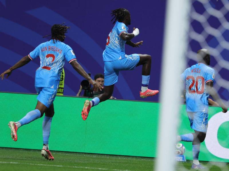 Así celebraron los africanos el gol de Brian Cipenga.