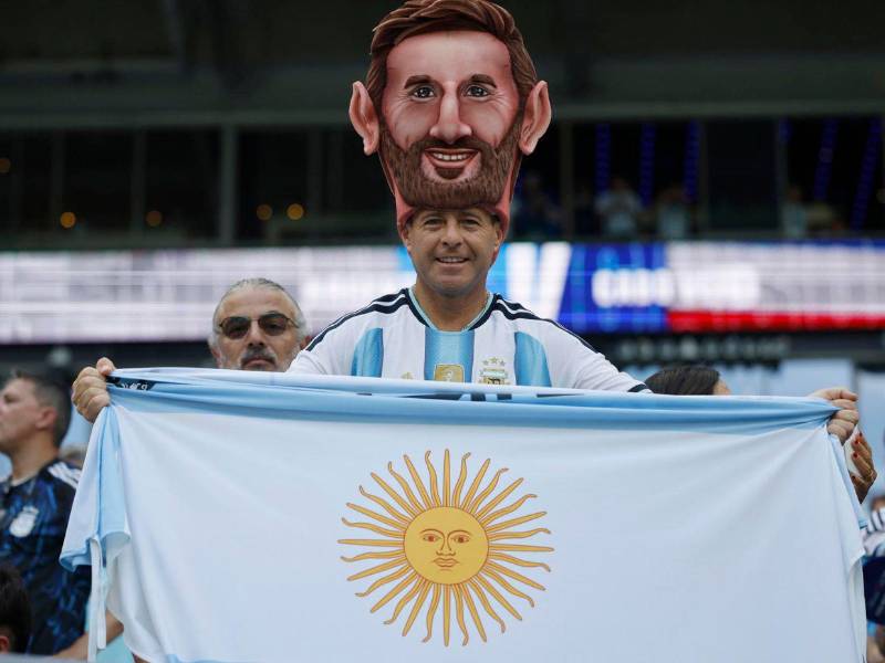 Los aficionados argentinos son mayoría en el Hard Rock Stadium de Miami.