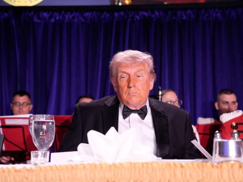 Un oficial de la División Uniformada del Servicio Secreto fue alcanzado por una bala, pero su chaleco antibalas evitó heridas mortales.