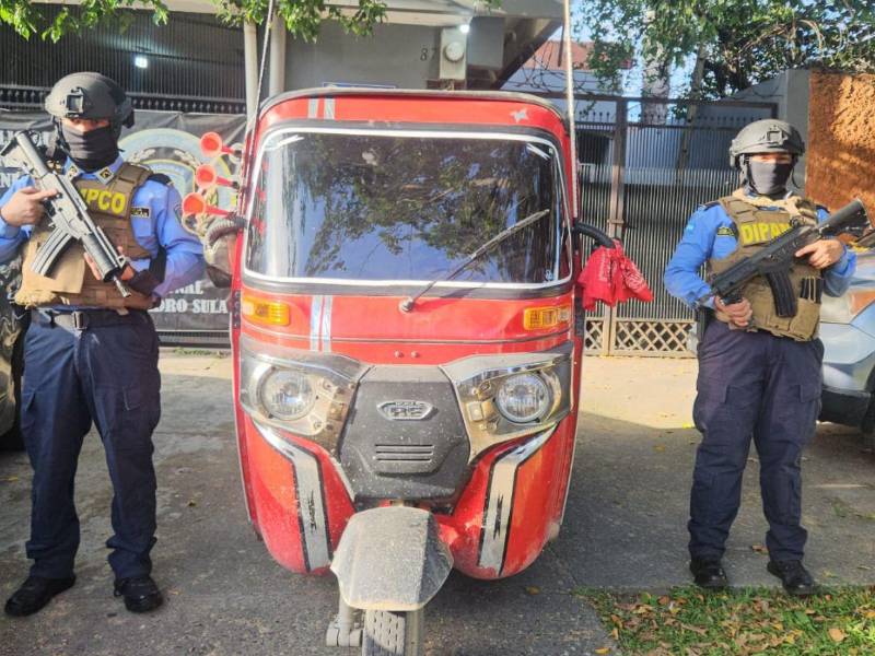 A los detenidos, entre ellos un menor de edad con antecedentes, se le decomisó una mototaxi.