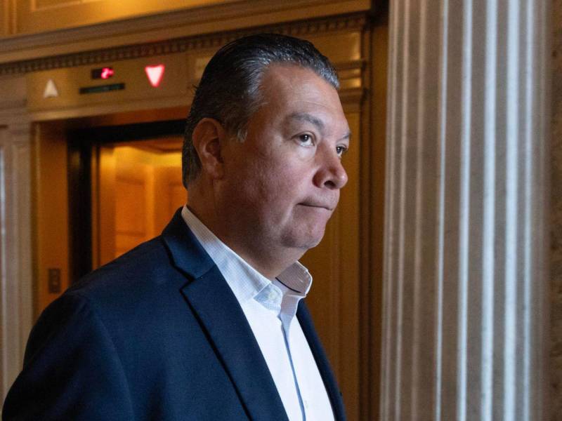 El senador por California Alex Padilla.