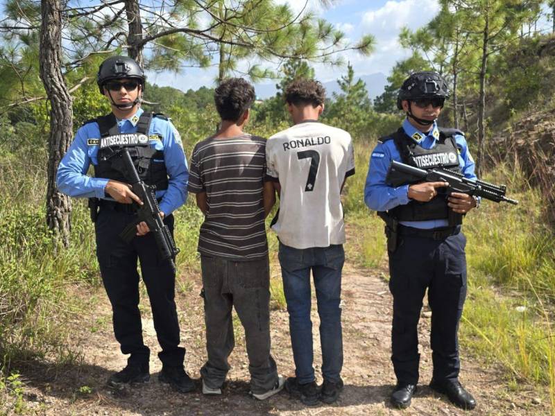 Las autoridades lograron localizar al adolescente en una zona rural de Siguatepeque, donde se encontraba junto a otro joven de 17 años. Ambos fueron encontrados sanos y salvos.