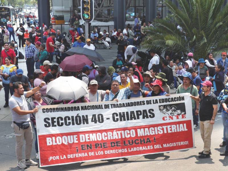 Protestas. Los maestros mexicanos bloquean calles y un aeropuerto a pocos días del inicio del Mundial de Fútbol para presionar al gobierno por demandas laborales y políticas que tienen sobre la mesa desde hace años.