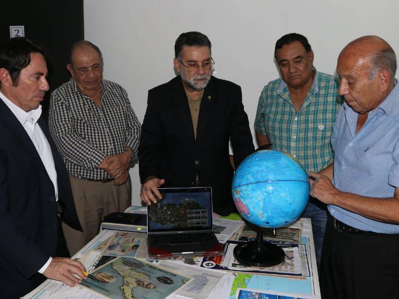 Los miembros del Comité Pro Construcción del Ferrocarril Interoceánico están convencidos de que ese proyecto hará despegar a Honduras hacia un mejor futuro.