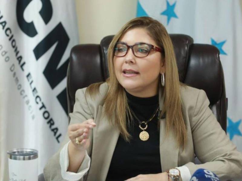 La consejera presidenta del CNE, Ana Paola Hall, se solidarizó con Cossette López.