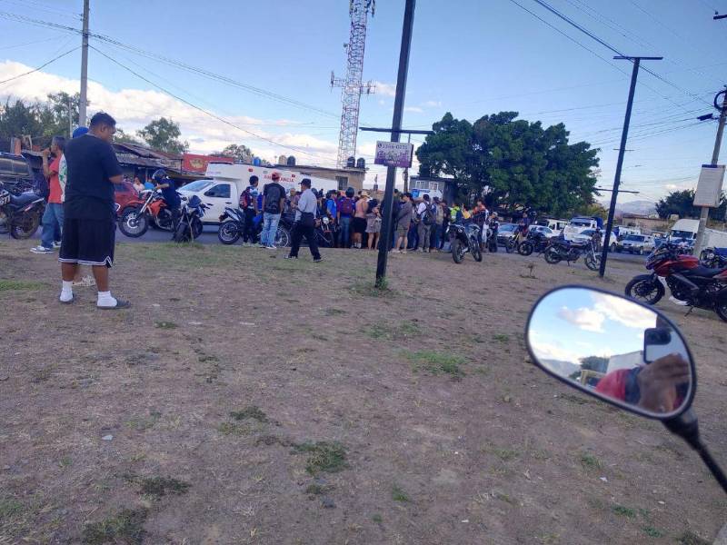 El pasado 9 de abril se registró uno de los accidentes más alarmantes en el anillo periférico, cuando una peatón fue atropellada mientras intentaba cruzar esta transitada vía sin contar con un paso seguro.