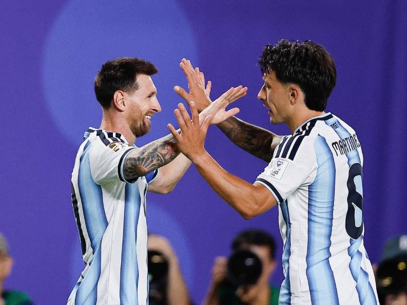 Lionel Messi lideró la victoria contundente de Argentina ante su similar de Argelia.