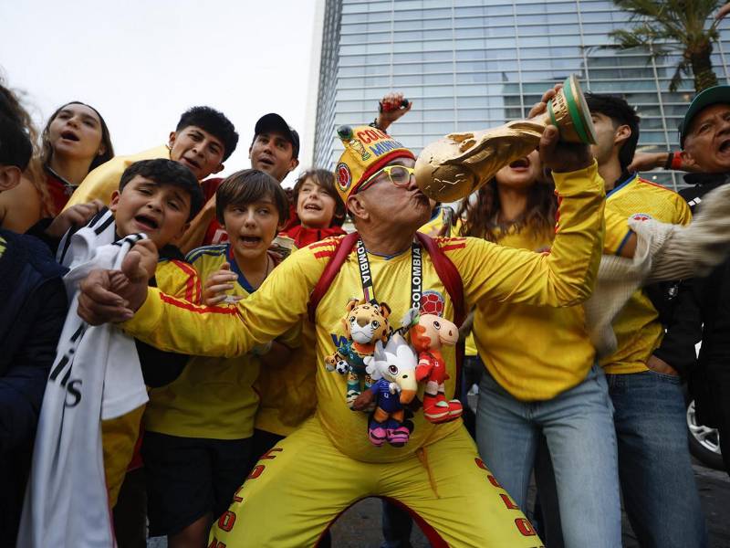 La selección colombiana que aspira a ser protagonista del Mundial 2026, pisó anoche lunes el suelo de la Ciudad de México, donde debutará dentro de dos días contra Uzbekistán en el Grupo K. Así se vivió su llegada al país azteca.