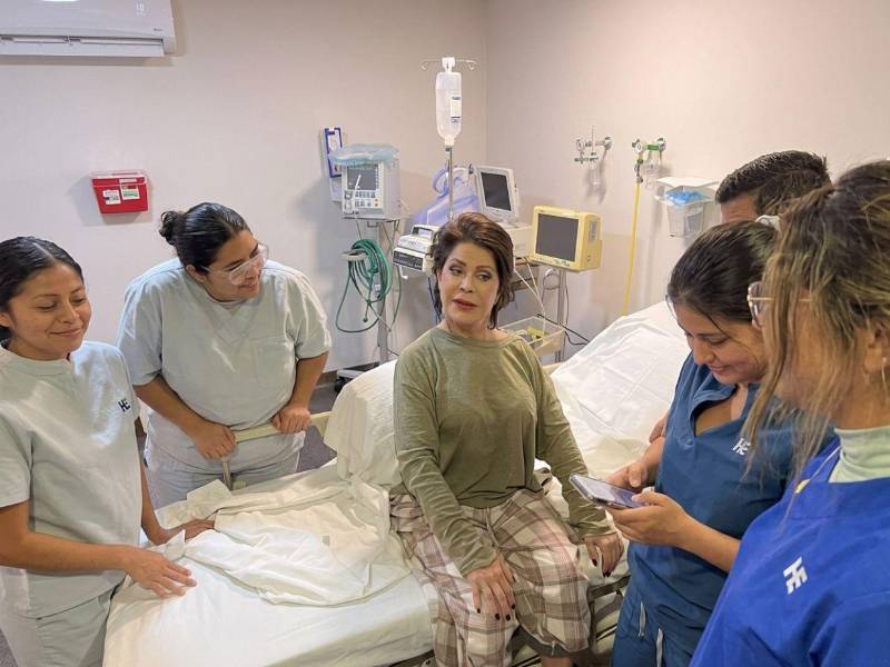 Alejandra Guzmán suspende concierto en Veracruz tras dislocarse la cadera sobre el escenario. Aquí todos los detalles.