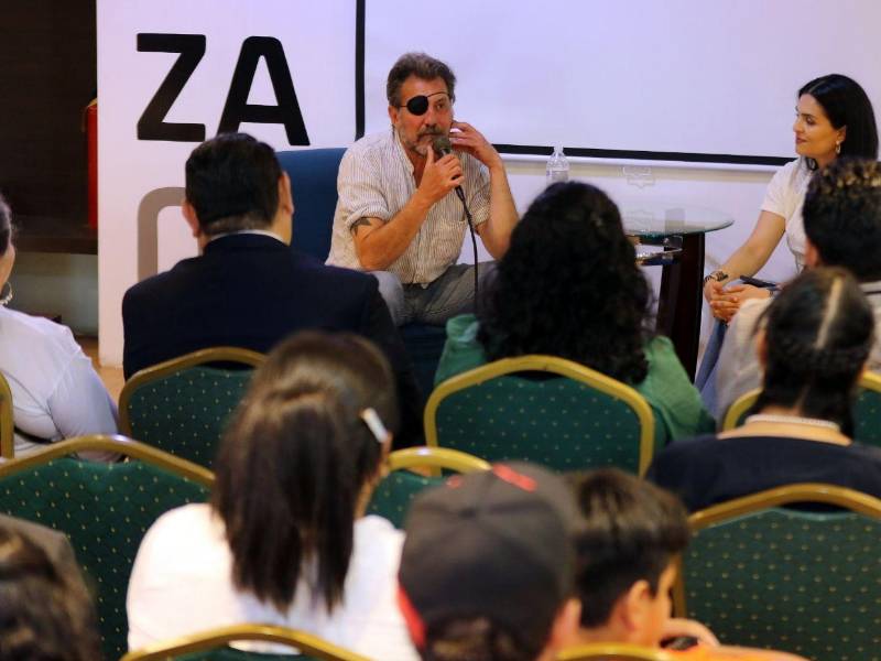 Ganador del Premio Alfaguara 2017 por “Rendición”, Loriga inició su carrera desde los 20 años.