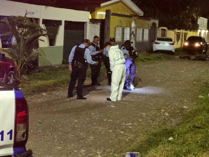 Al sector de la colonia Ponce arribaron elementos de la Policía Nacional y de Medicina Forense. La víctima residía en esta zona.