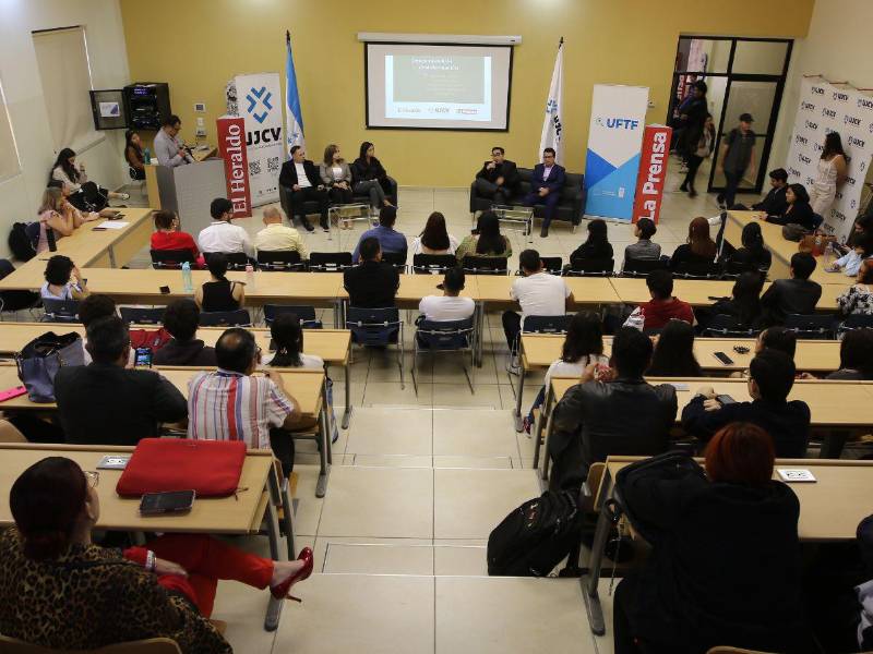 Universidades y comunidades de Honduras recibieron capacitación de EH Verifica y LA PRENSA Verifica para enfrentar la desinformación en contexto electorales y digitales.