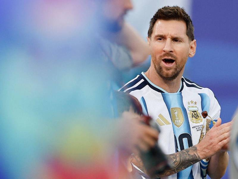 Lionel Messi es titular en el arranque de la Copa del Mundo ante Argelia.