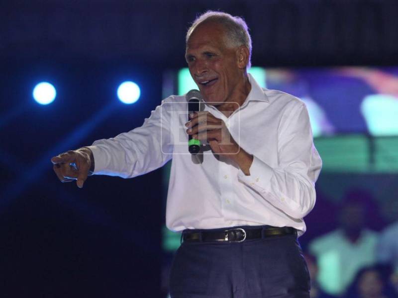 Nasry Tito Asfura nació en Tegucigalpa en 1958.