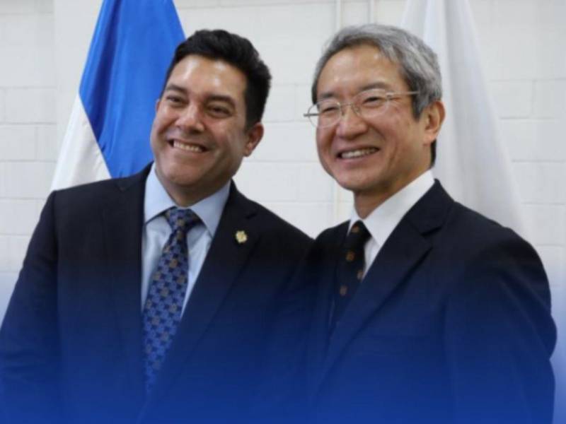 Autoridades de Honduras y Japón durante la firma del acuerdo de cooperación para fortalecer el sistema de agua potable en Tegucigalpa.
