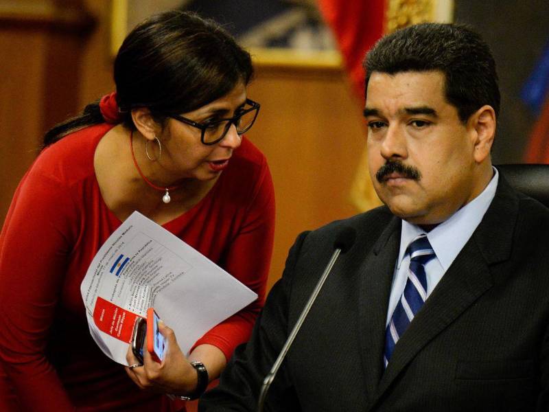 La vicepresidenta ejecutiva de Venezuela, Delcy Rodríguez, es la líder que se perfila para liderar una transición del chavismo en el país suramericano, luego de que Estados Unidos capturara al mandatario Nicolás Maduro tras una oleada de ataques militares en Caracas y otras zonas de la nación petrolera. Aquí su trayectoria: