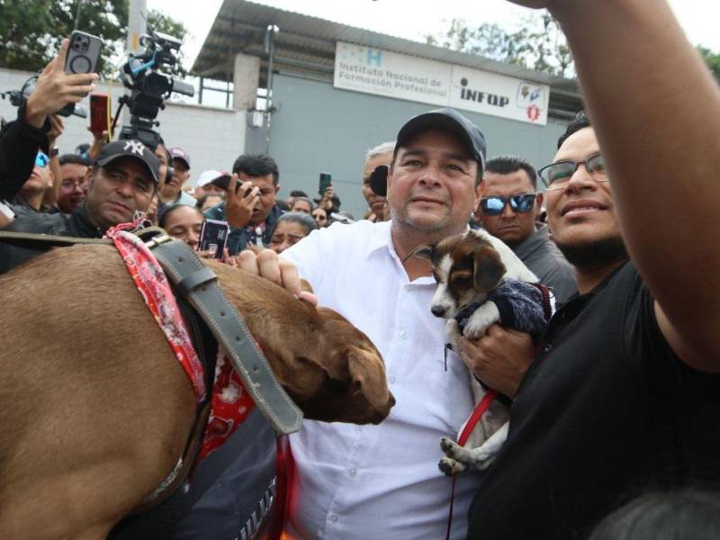 Capitalinos consultados por EL HERALDO cuestionan que Jorge Aldana priorice su reclamo ante el CNE, mientras colonias reportan basura acumulada, trámites detenidos y promesas incumplidas.