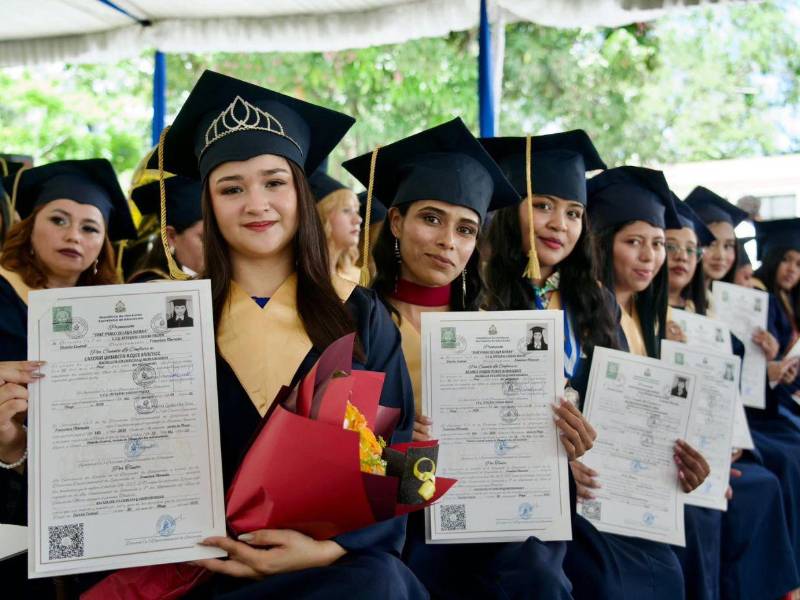 Las mujeres que lograron obtener su título de Bachillerato en Ciencias y Humanidades, podrán incorporarse a actividades laborales o poder continuar con estudios a nivel universitario.